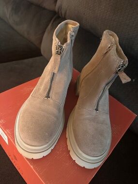 Cruza Suede Ankle Boots